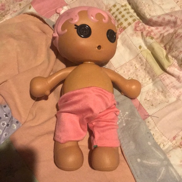 a laloopse doll with shorts and a the belly button - Picture 1 of 4